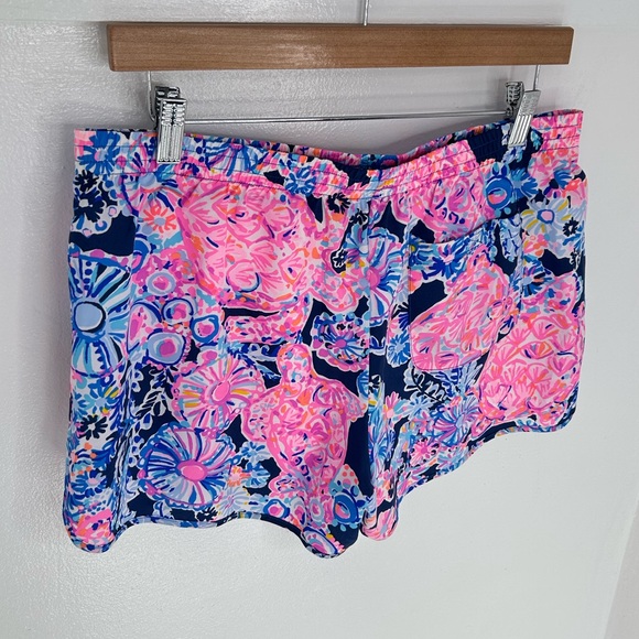 Lilly Pulitzer Luxletic Ocean Trail Shorts Large High Tide Navy Turtle Boho 32x4 - Picture 7 of 11